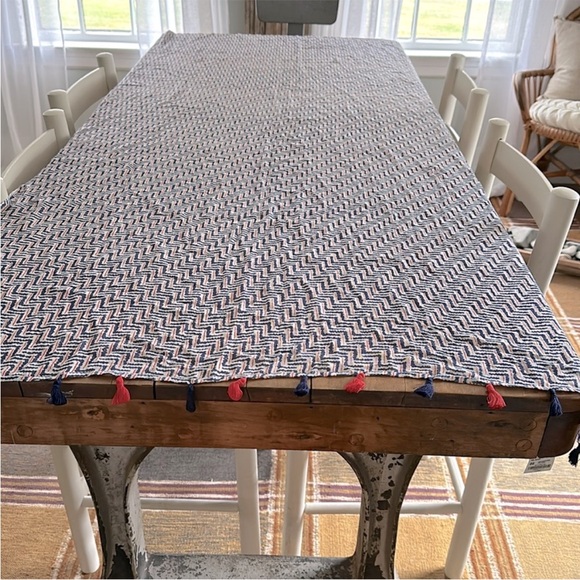 NWT J. McLaughlin Woman’s Scarf OS - Picture 6 of 9